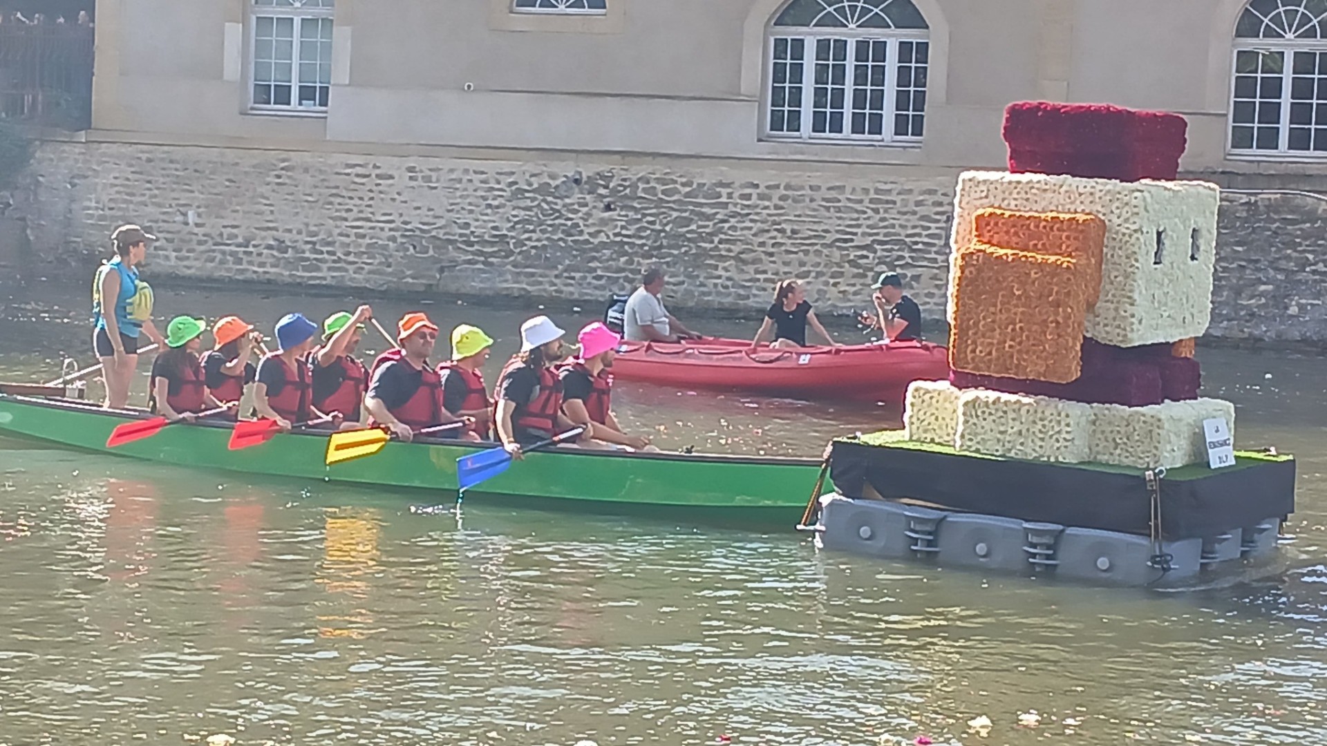 Notre équipe Les Esprits kayak avec Lio, Tom, Rom, Emma, JF