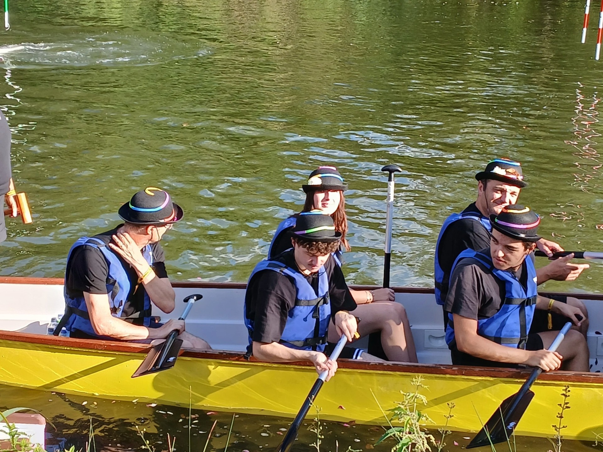 Notre équipe Les Esprits kayak avec Lio, Tom, Rom, Emma, JF