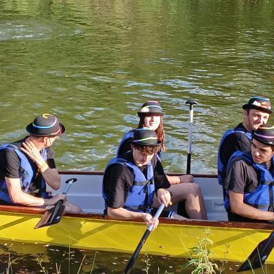 Notre équipe Les Esprits kayak avec Lio, Tom, Rom, Emma, JF