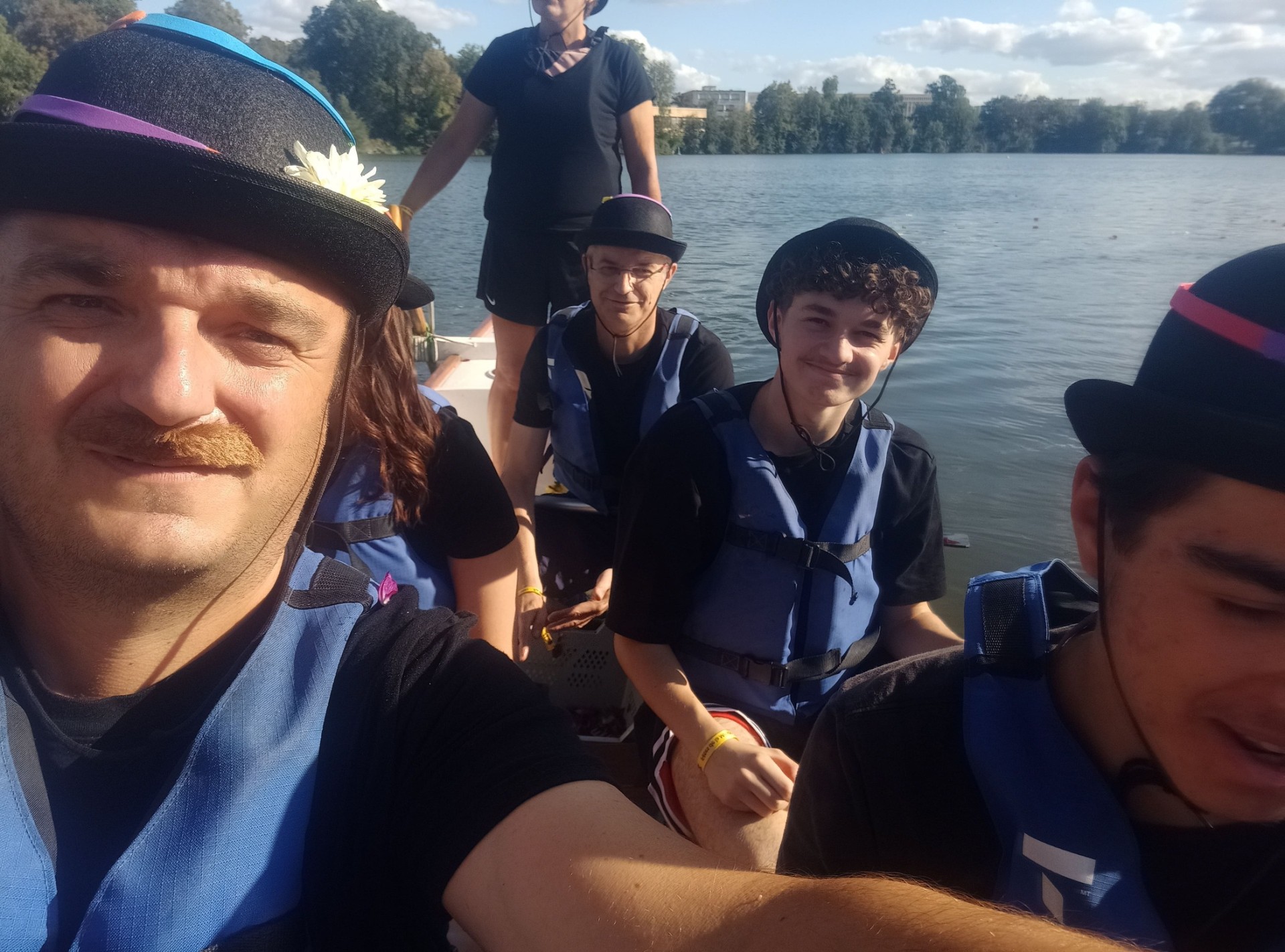 Notre équipe Les Esprits kayak avec Lio, Tom, Rom, Emma, JF